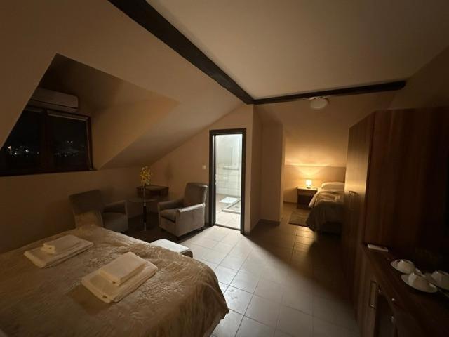 Jp Motel Mali Pariz Bor Buitenkant foto