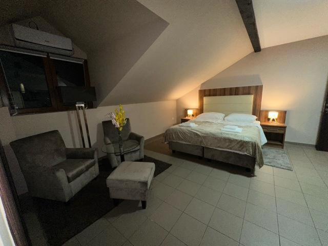Jp Motel Mali Pariz Bor Buitenkant foto