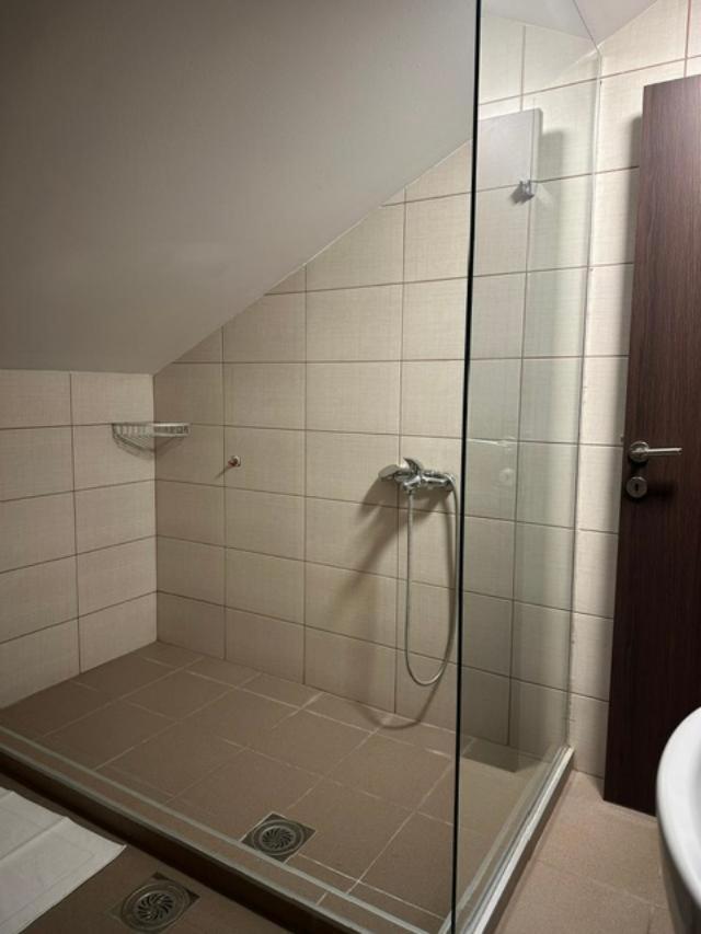 Jp Motel Mali Pariz Bor Buitenkant foto